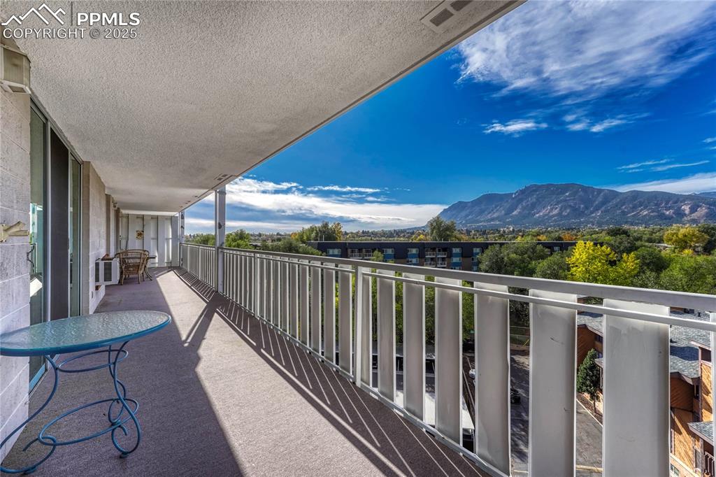 Image 4 of 50: Balcony