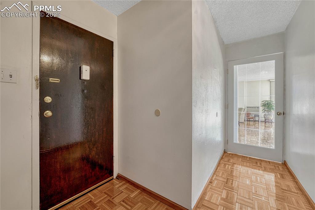 Image 5 of 50: Entry