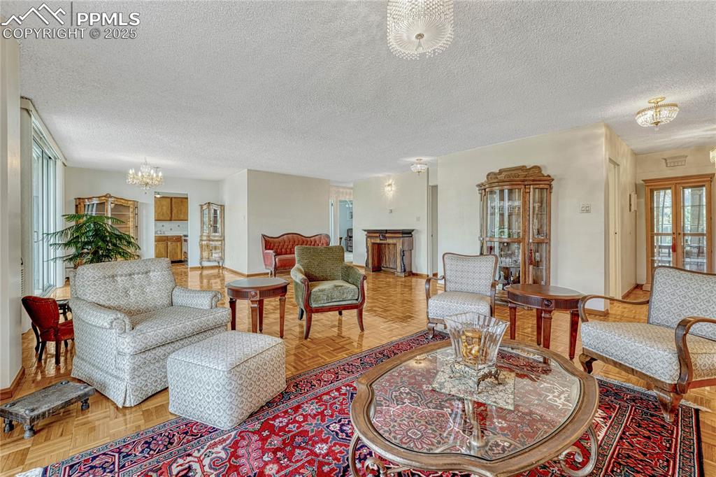 Image 9 of 50: Living Room