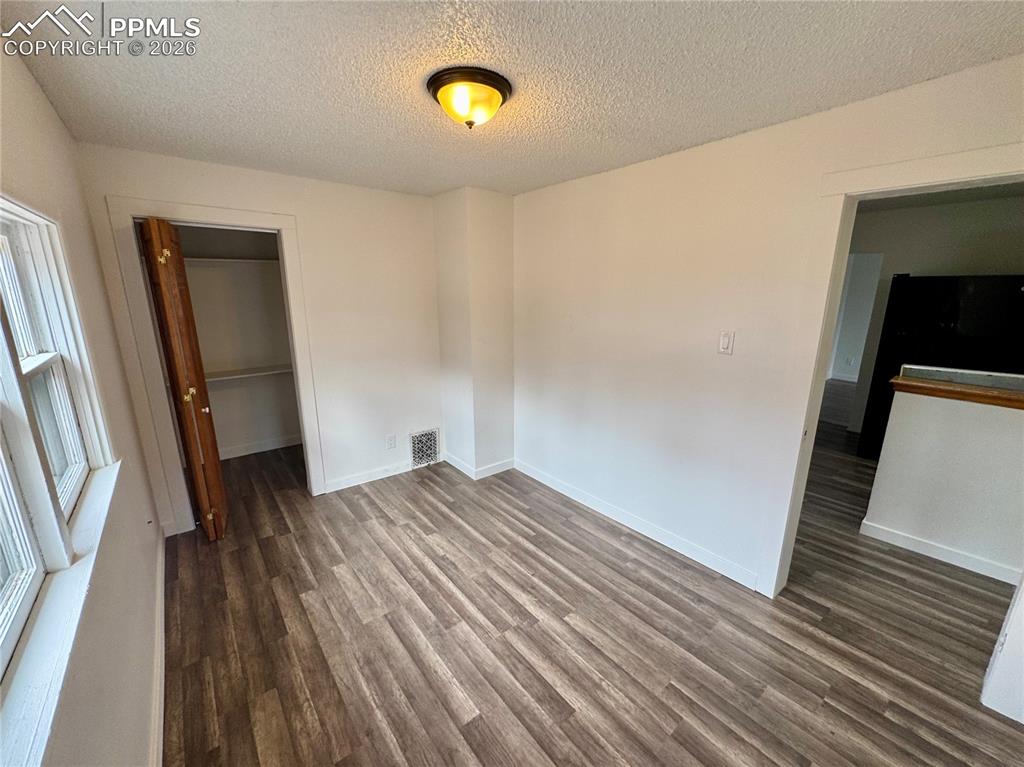 Image 11 of 16: Bedroom