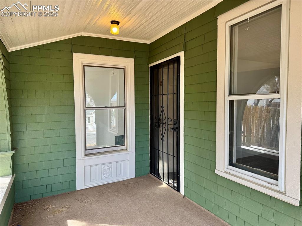 Image 5 of 16: Entry