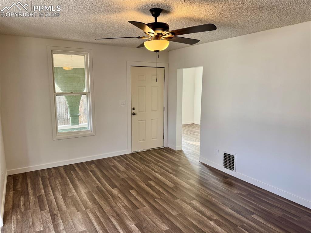 Image 6 of 16: Family Room