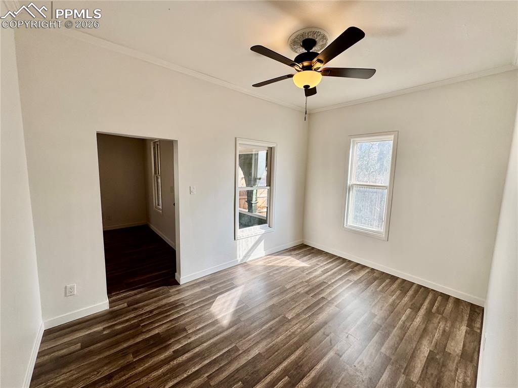 Image 7 of 16: Dining Room