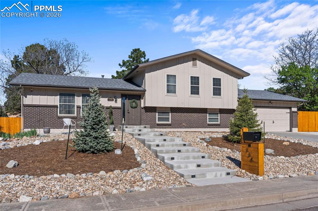 Image 41 of 50: Grand entrance in Golden Hills!