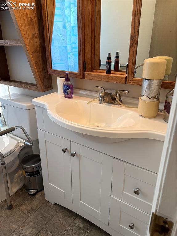 Image 15 of 20: Bathroom