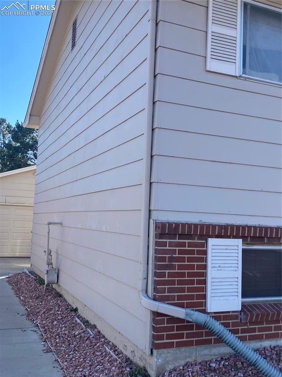 Image 16 of 20: Side of Structure