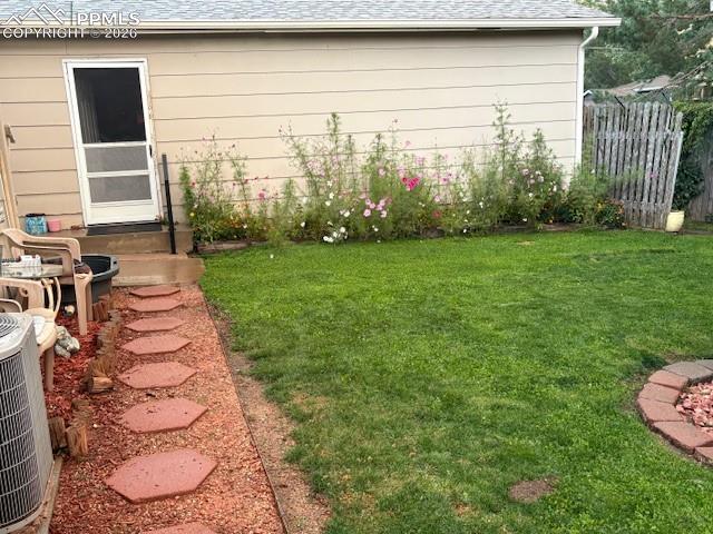 Image 20 of 20: Yard