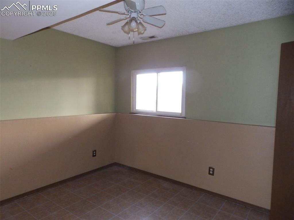 Image 10 of 19: Bedroom