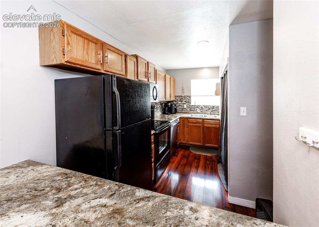 Image 14 of 36: Kitchen