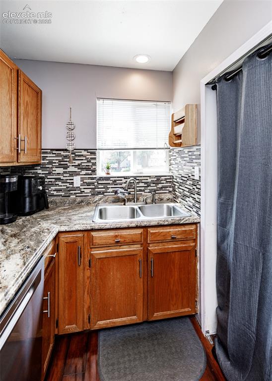 Image 7 of 36: Kitchen