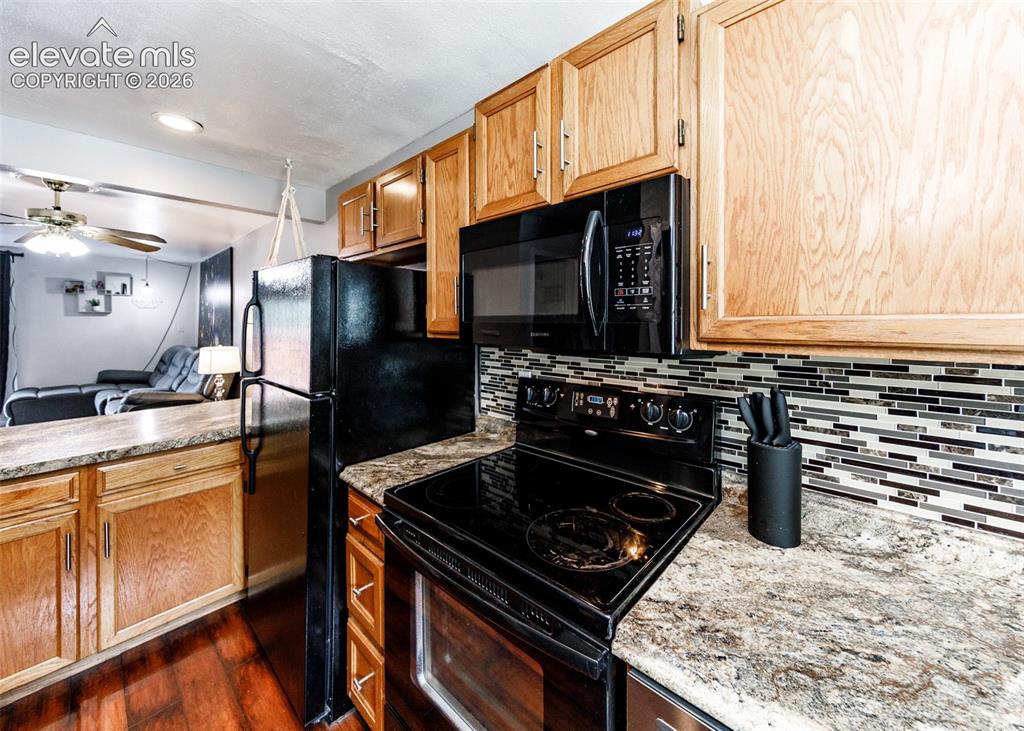 Image 9 of 36: Kitchen