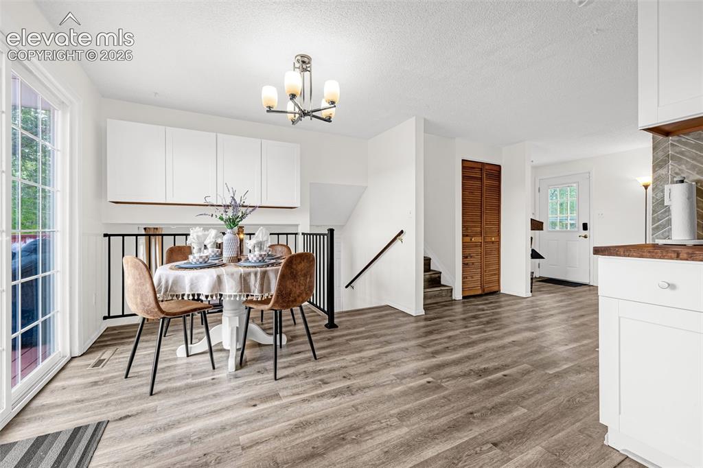 Image 8 of 33: Dining Area