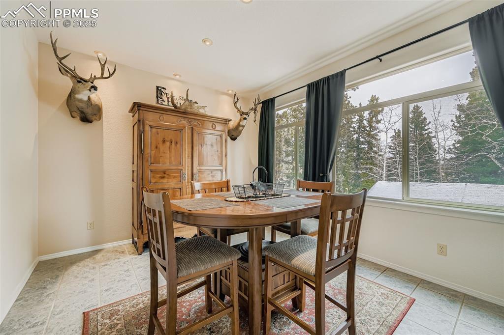 Image 12 of 35: Dining Area