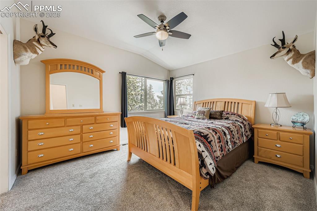 Image 15 of 35: Bedroom