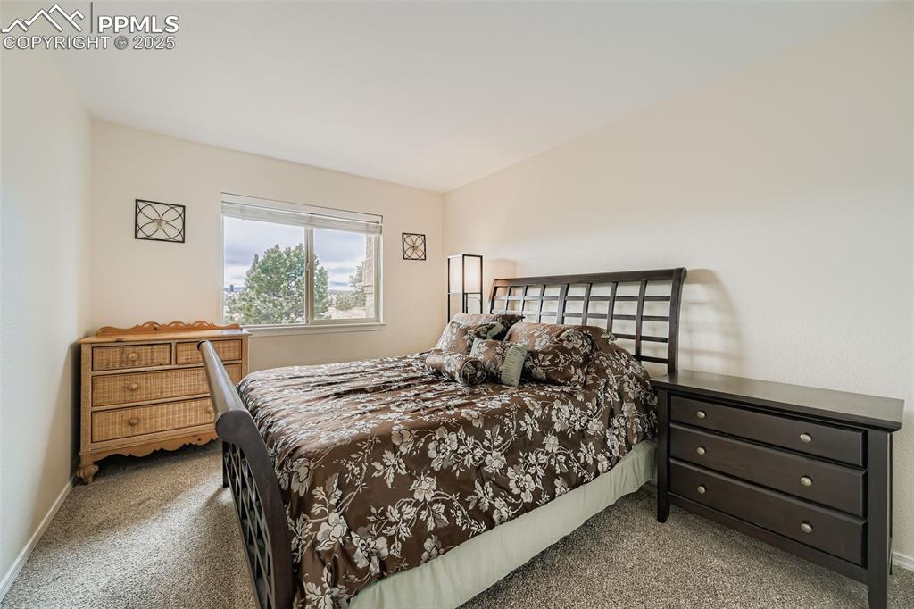 Image 20 of 35: Bedroom