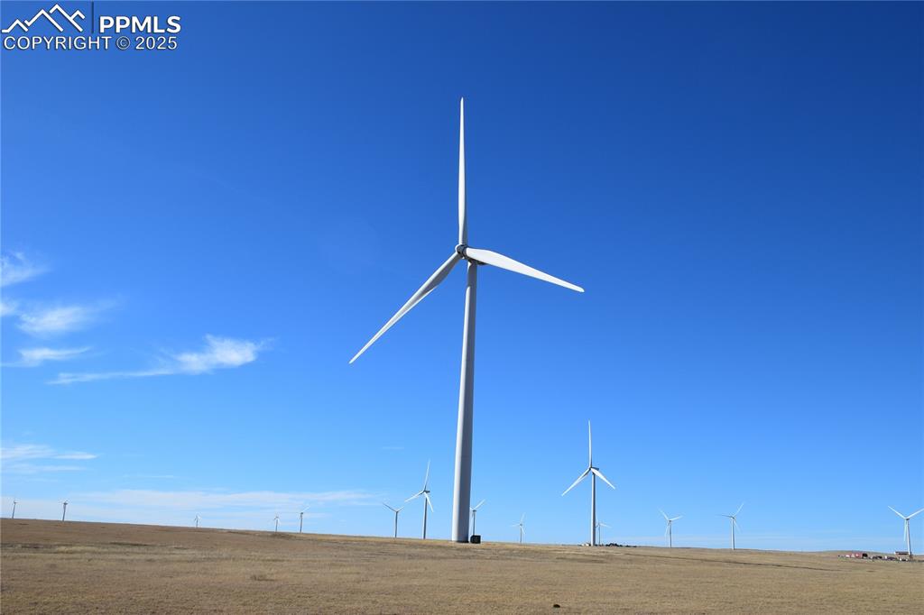 Image 4 of 19: Wind Turbine
