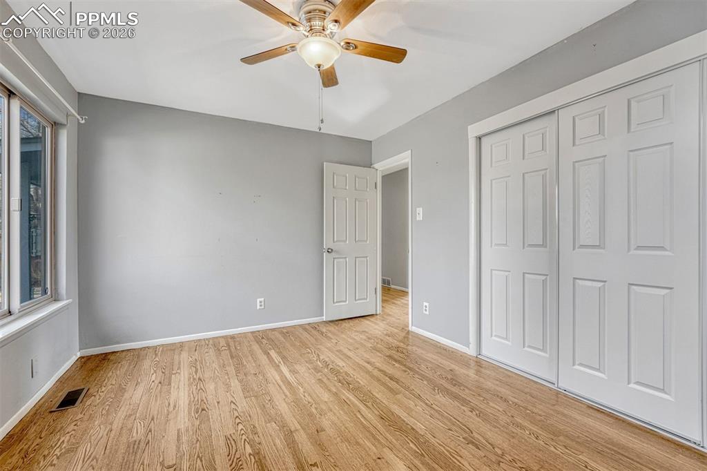 Image 21 of 33: Bedroom