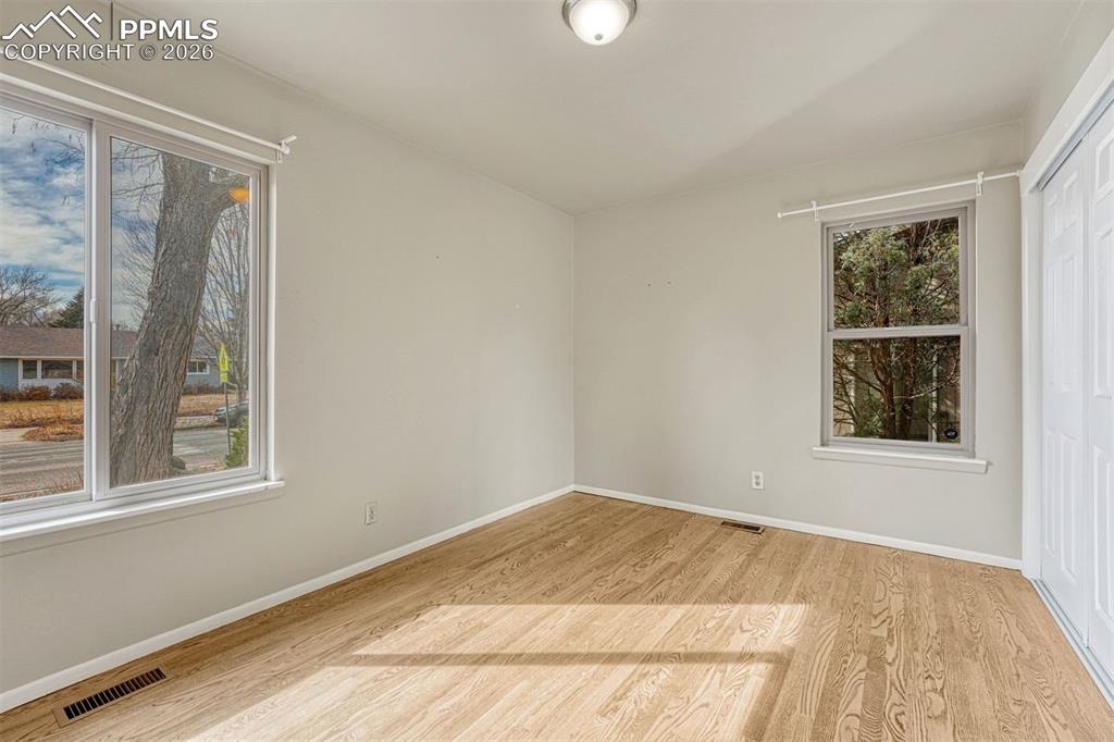 Image 22 of 33: Bedroom