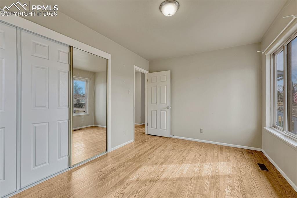 Image 23 of 33: Bedroom