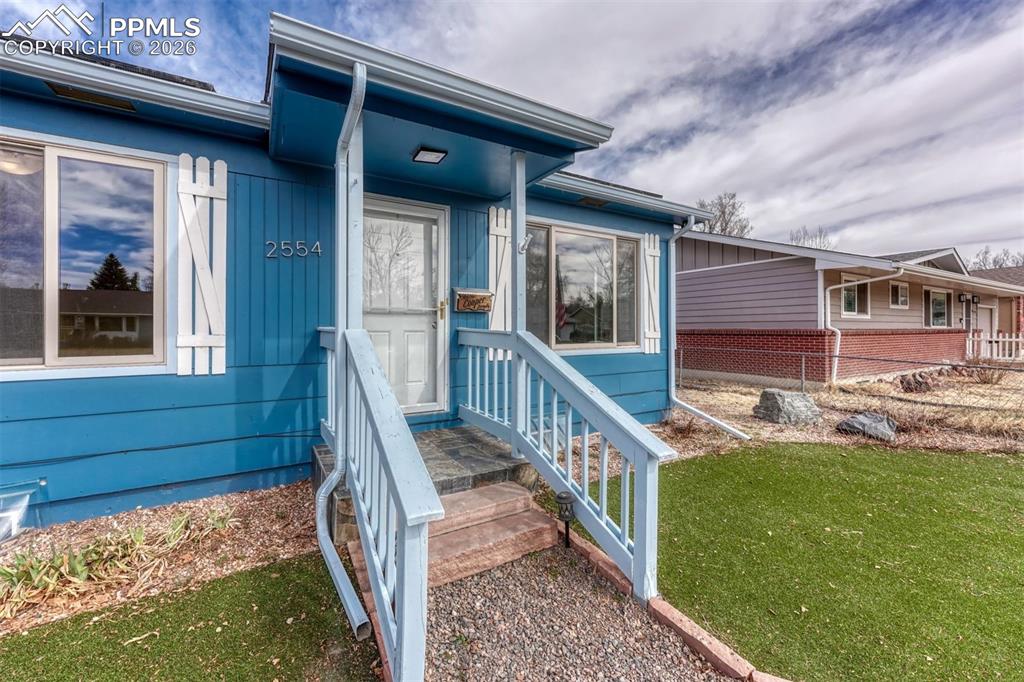 Image 8 of 33: Entry