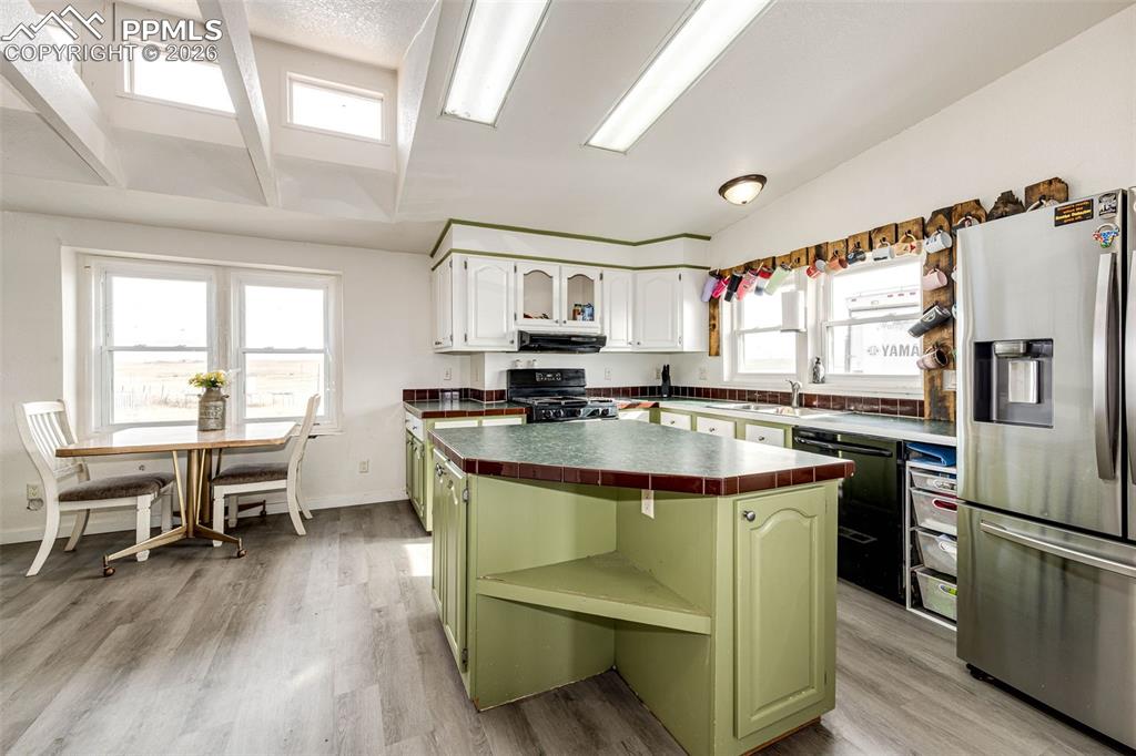 Image 11 of 37: Kitchen