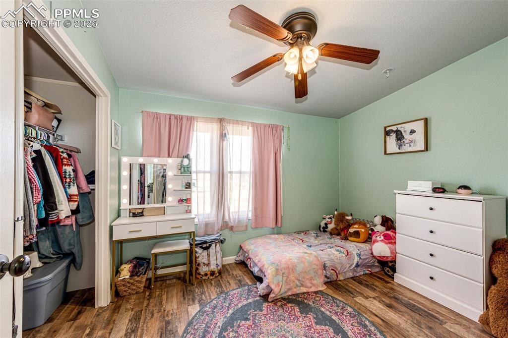 Image 15 of 37: Bedroom