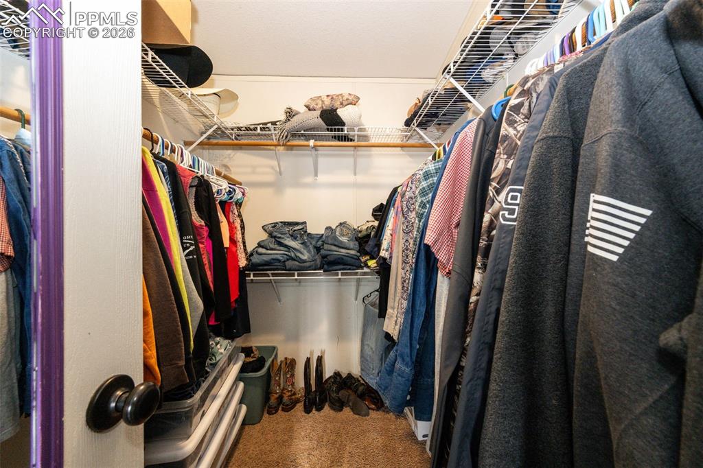 Image 19 of 37: Closet