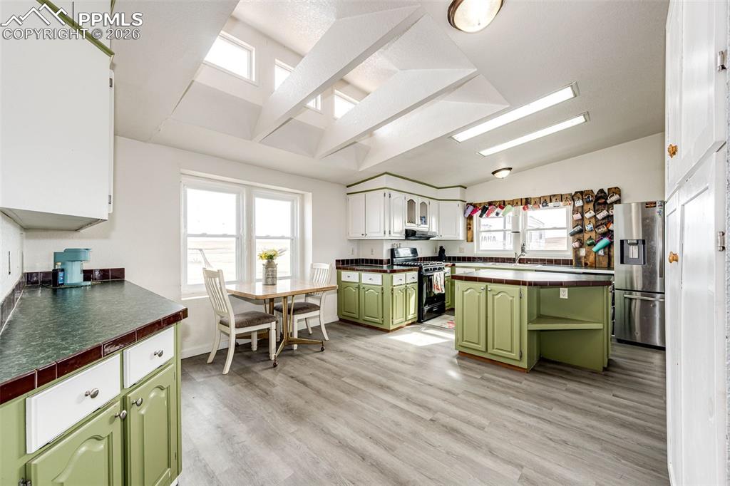 Image 8 of 37: Kitchen