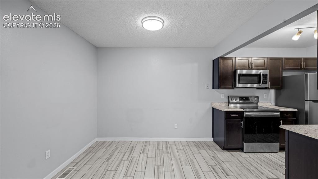 Image 11 of 30: Kitchen