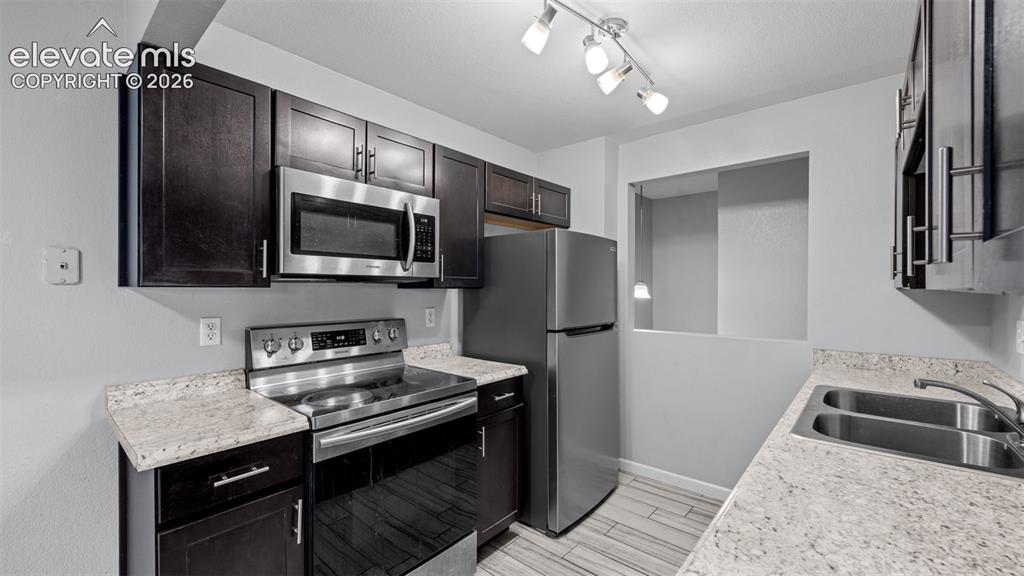 Image 12 of 30: Kitchen
