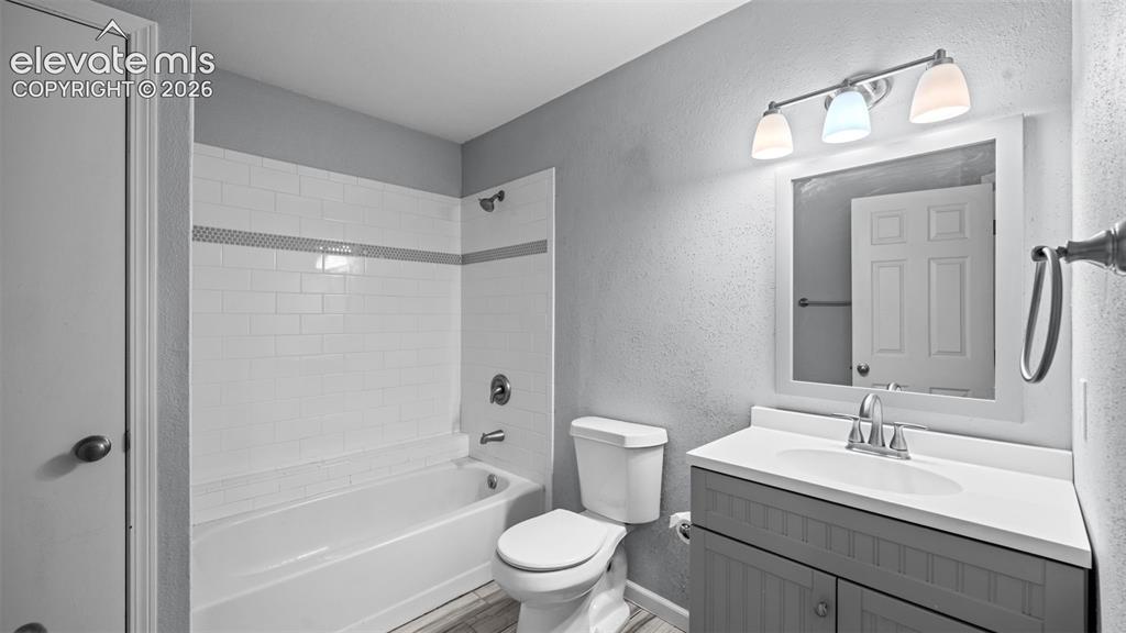 Image 14 of 30: Bathroom