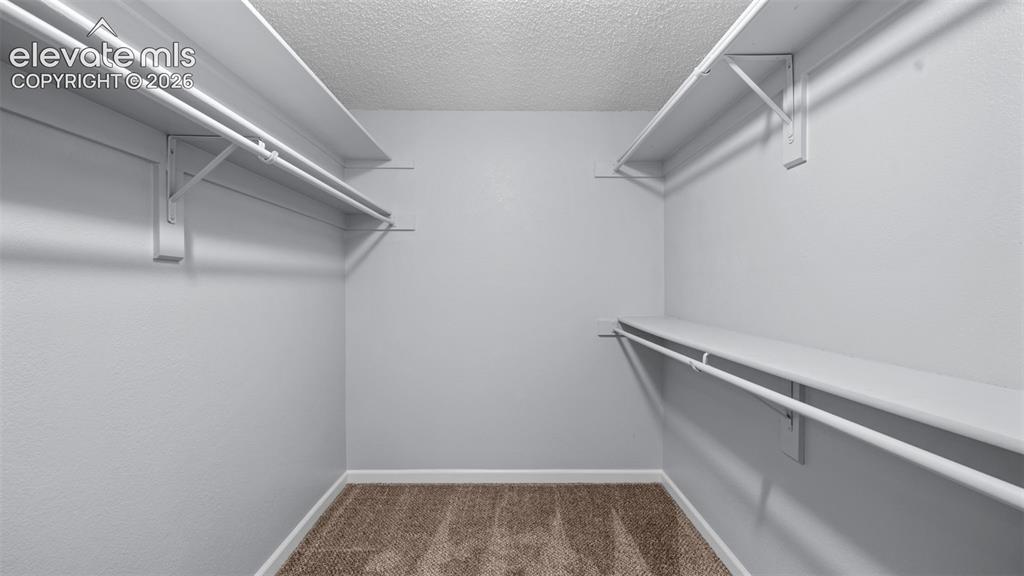 Image 23 of 30: Closet