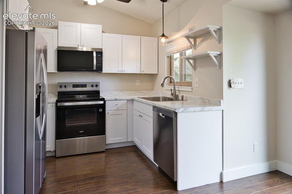 Image 11 of 39: Kitchen