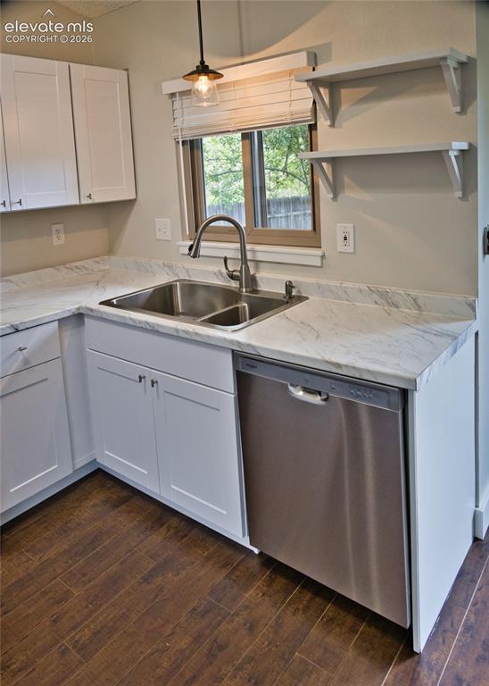 Image 12 of 39: Kitchen