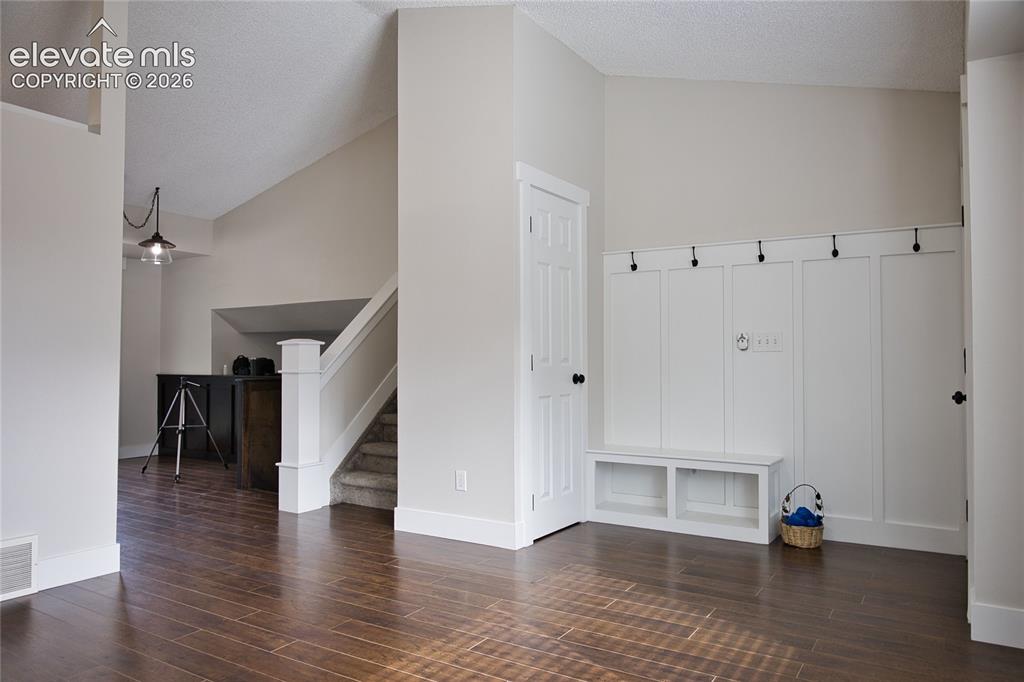 Image 7 of 39: Mud Room