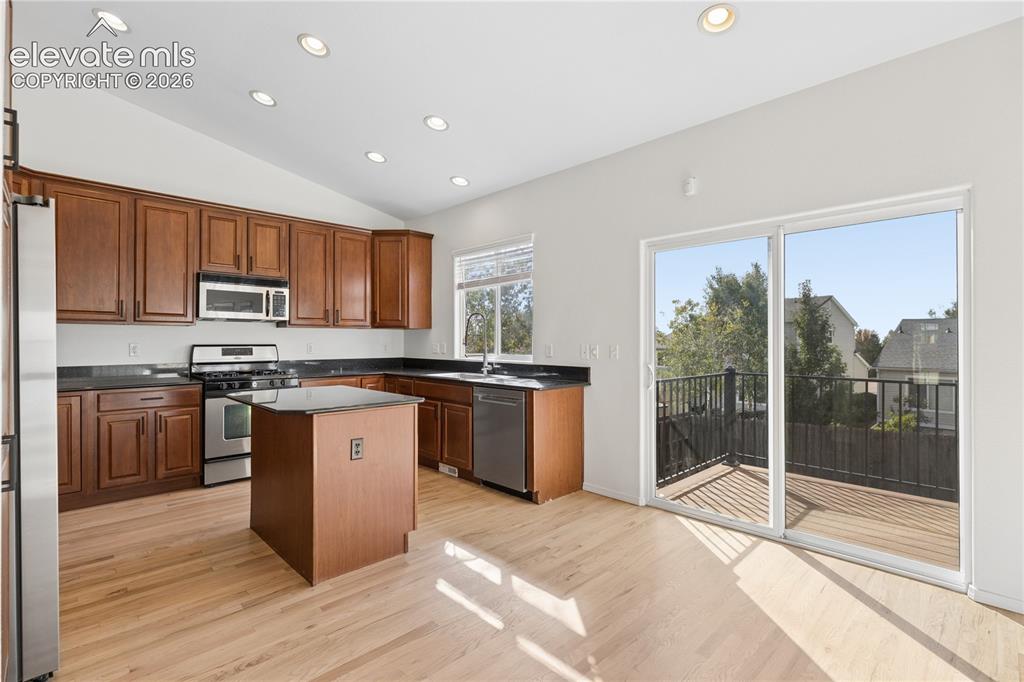 Image 16 of 43: Kitchen