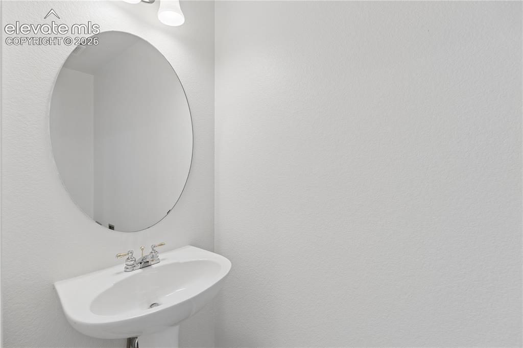 Image 24 of 43: Bathroom
