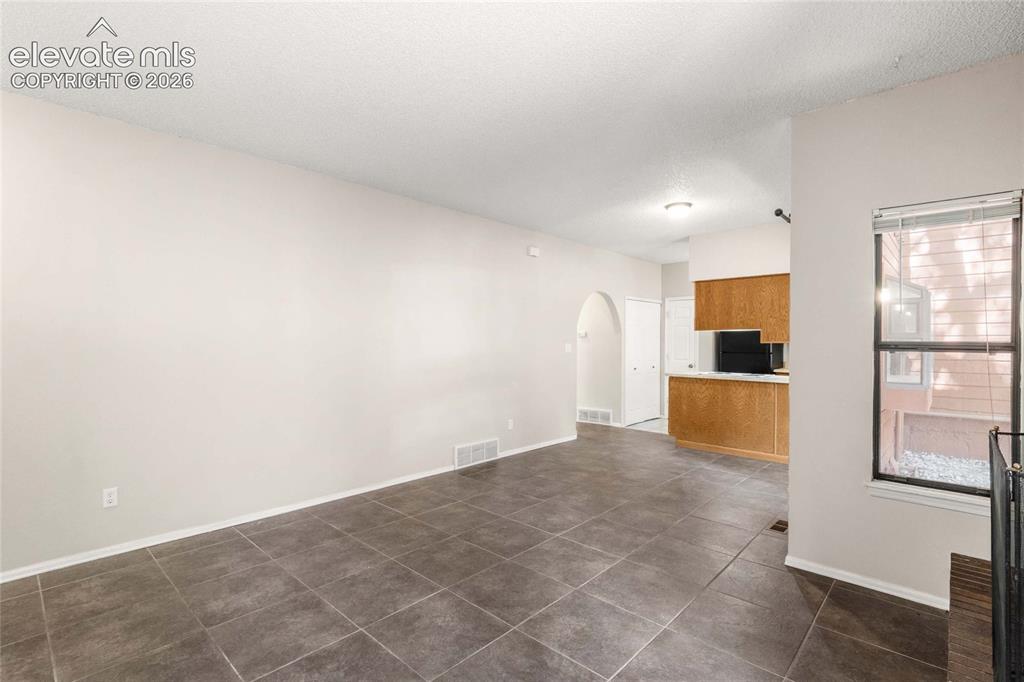 Image 14 of 32: Dining Area