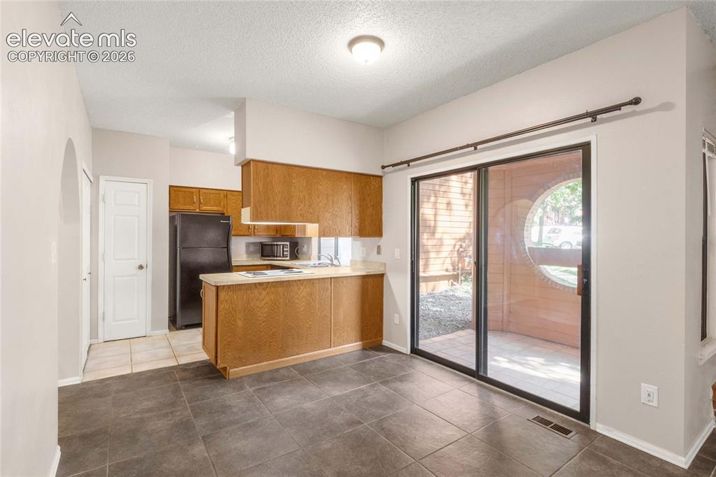 Image 15 of 32: Dining Area