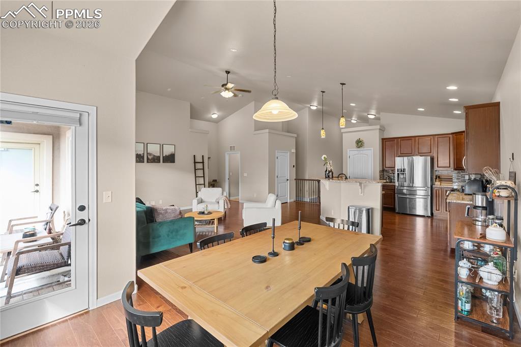 Image 11 of 41: Kitchen