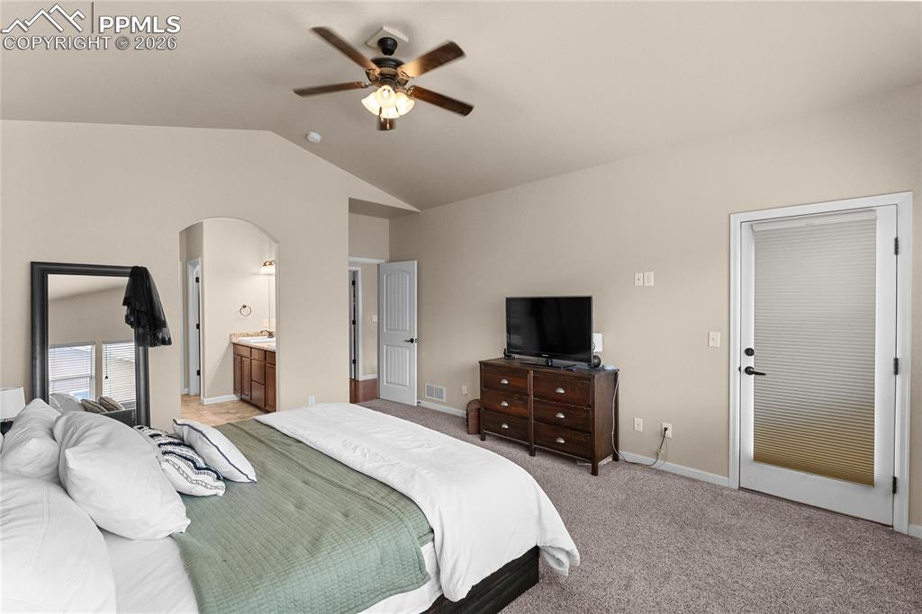 Image 15 of 41: Living Room