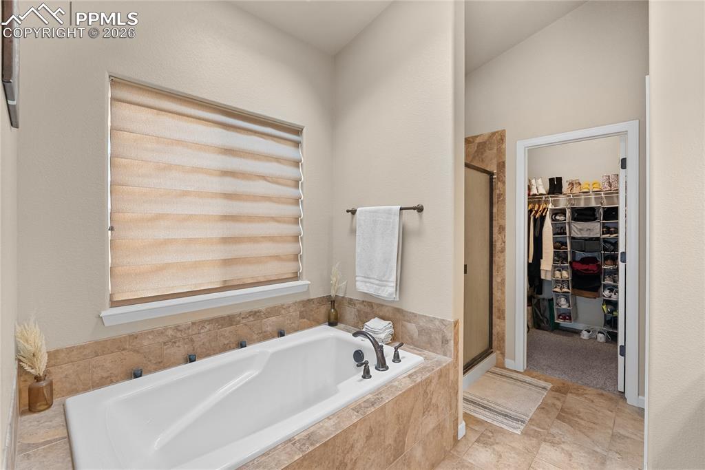 Image 16 of 41: Master Bedroom