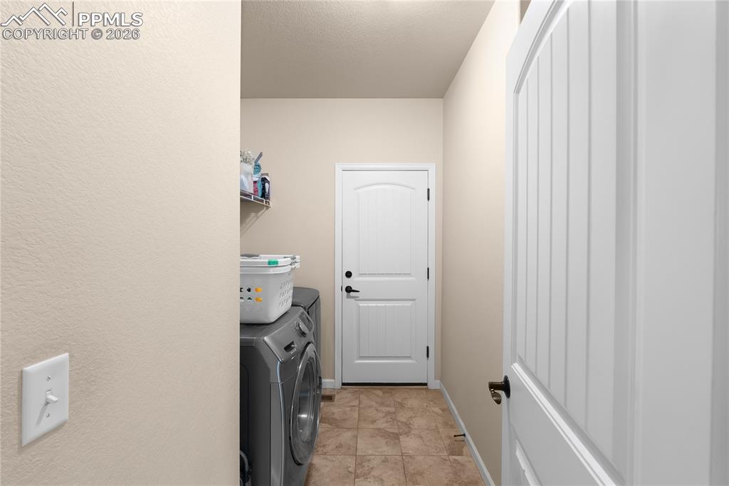 Image 25 of 41: Full bathroom with granite vanity.