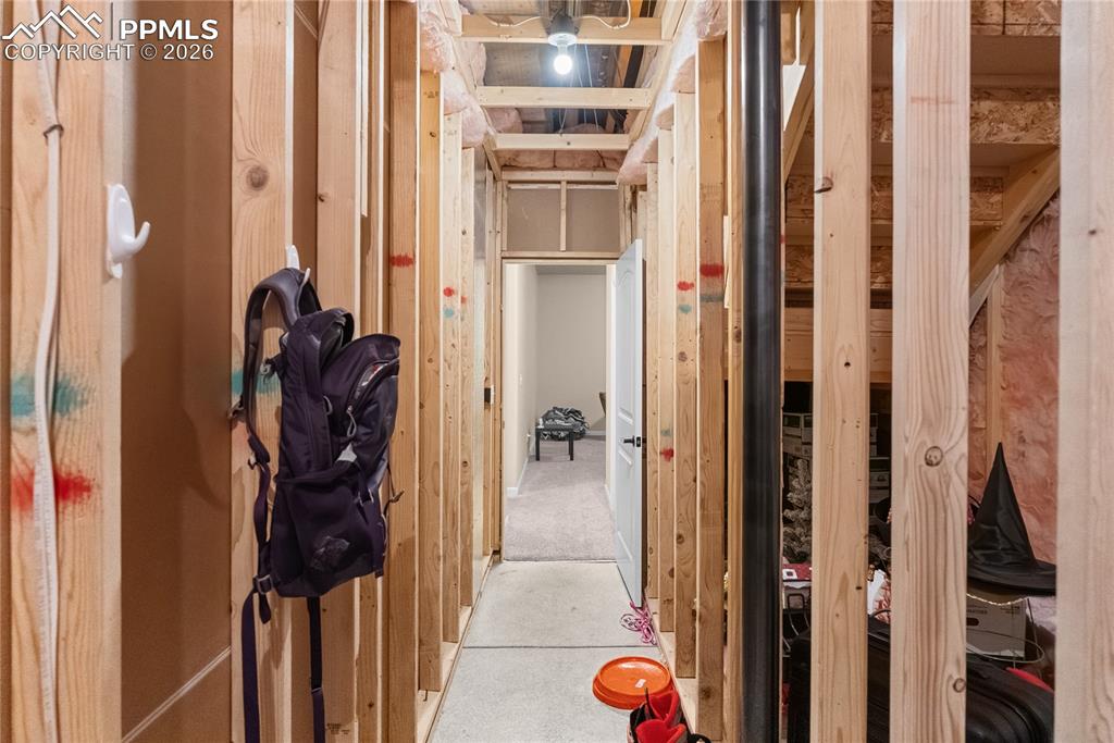 Image 32 of 41: Utility Room