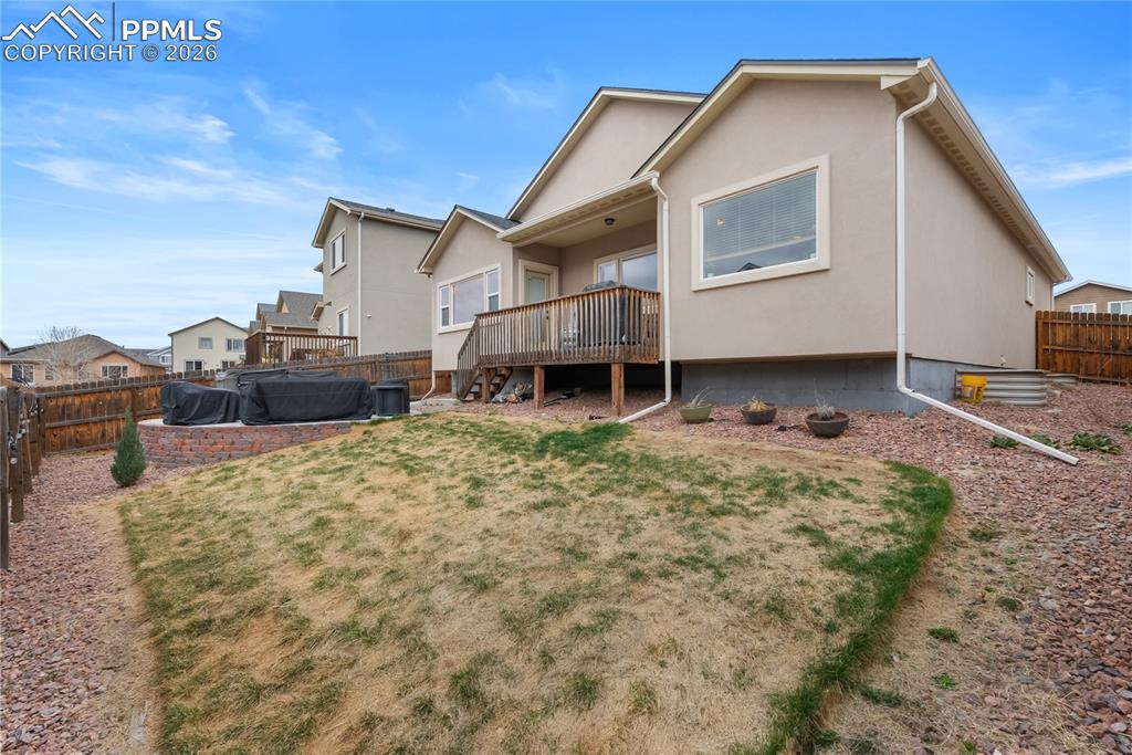 Image 35 of 41: Deck