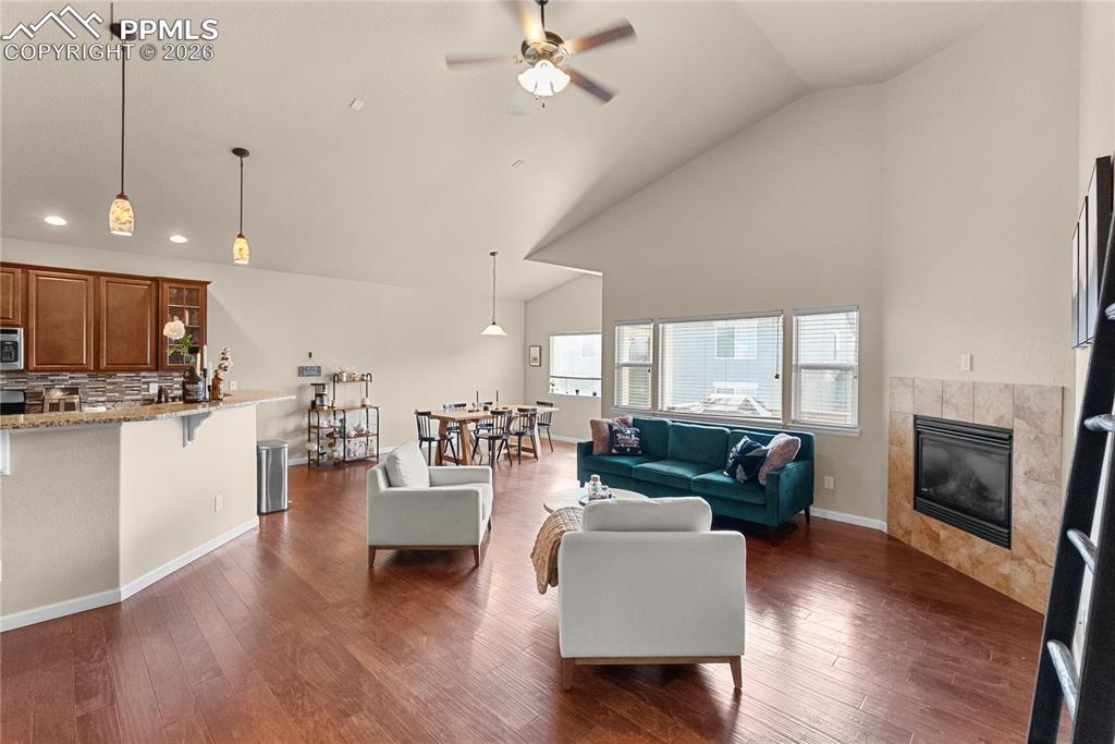 Image 8 of 41: Hallway