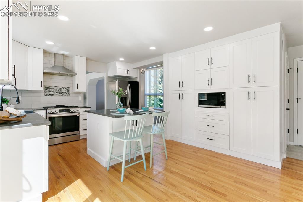 Image 12 of 48: Kitchen