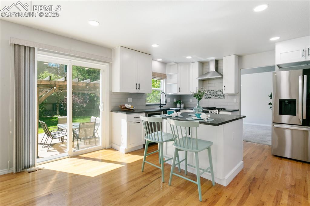 Image 13 of 48: Kitchen