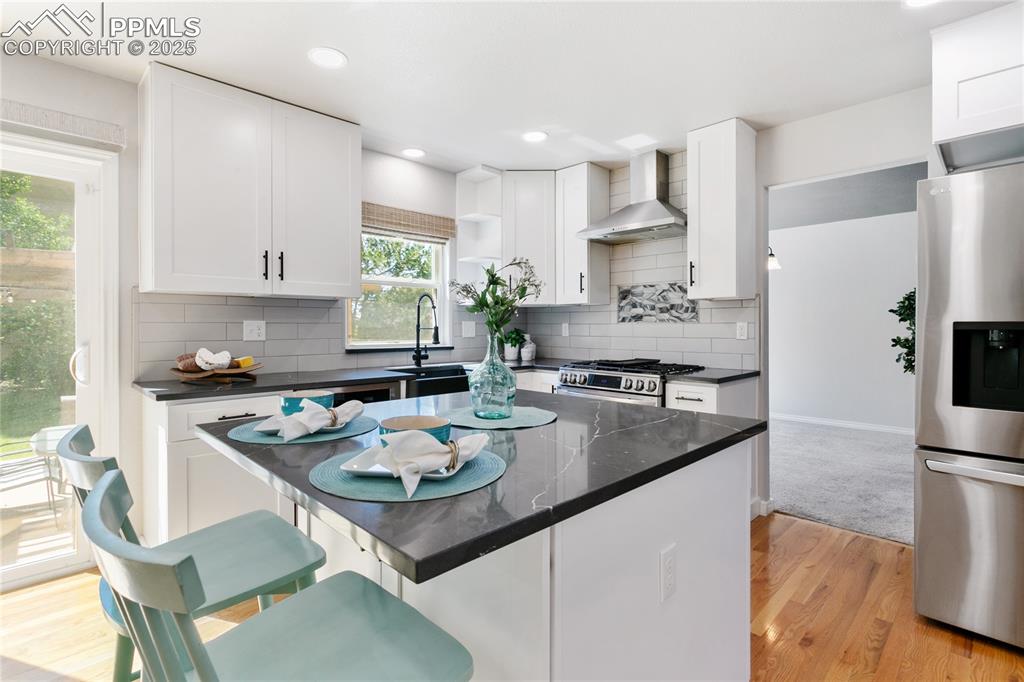 Image 15 of 48: Kitchen