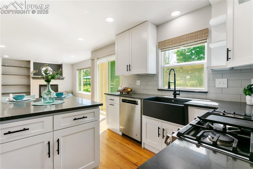 Image 18 of 48: Kitchen
